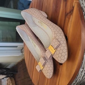 Salvatore Ferragamo Light Pink Vara Heels Size 8B